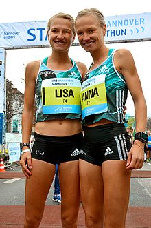 Anna and her sister at the HAJ Hannover Marathon 2016-04-10 HAJ Hannover Marathon, (10008) Anna und Lisa Hahner.jpg