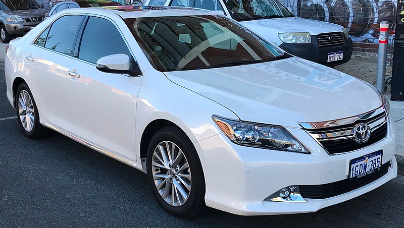 File:2016 Toyota Aurion (GSV50R) Presara sedan (2018-04-24) 01.jpg