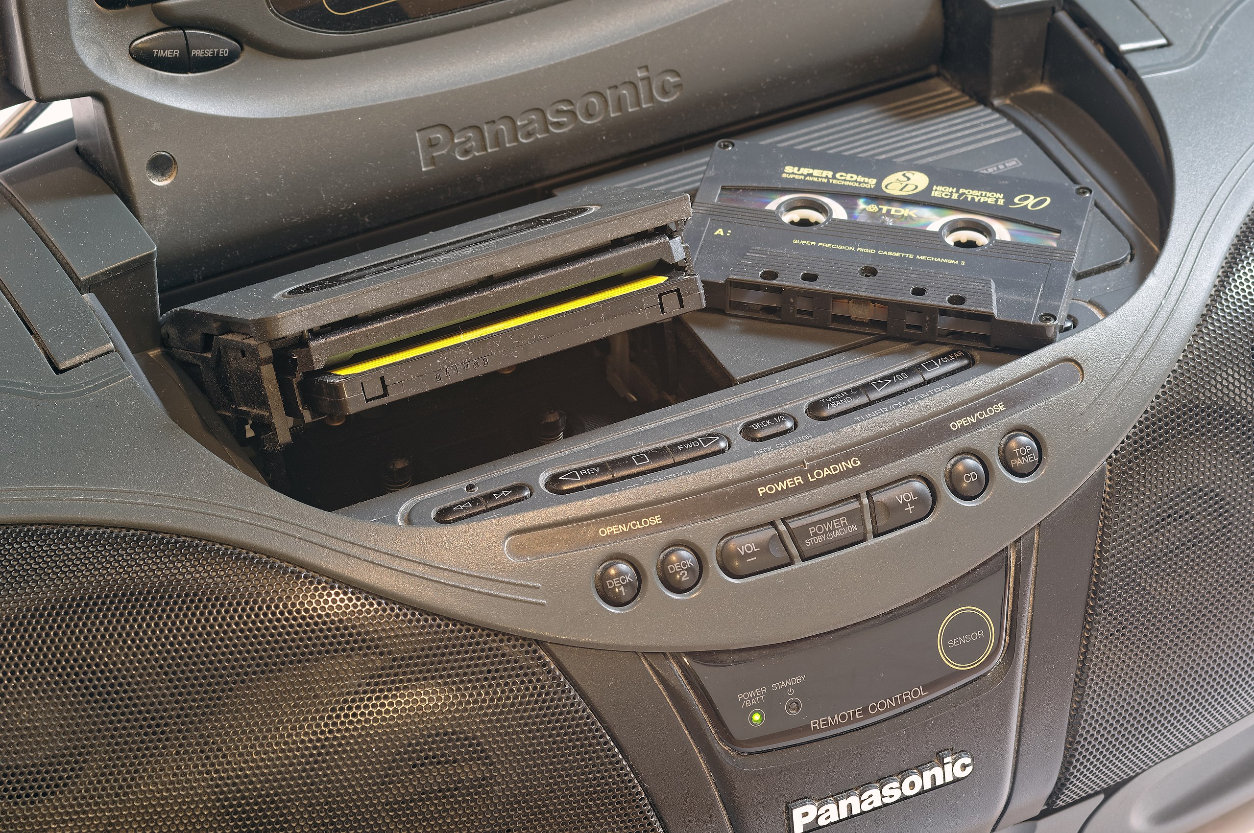 File:2020121304 Panasonic-RX-DT75 CD-Radiorecorder offenes