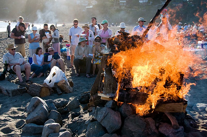 File:3839 Danes singing Midsommervisen by the fire.jpg