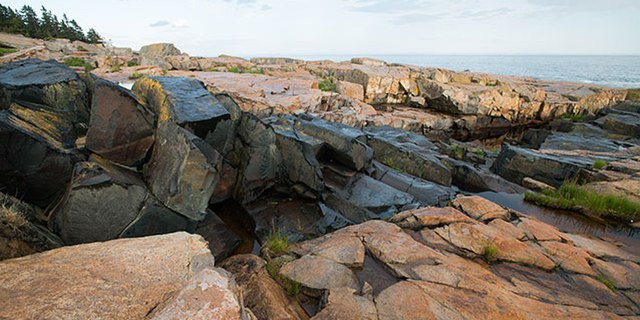 File:Acadia_National_Park,_black_intrusive_igneous_rock_at_Schoodic_Point.jpg