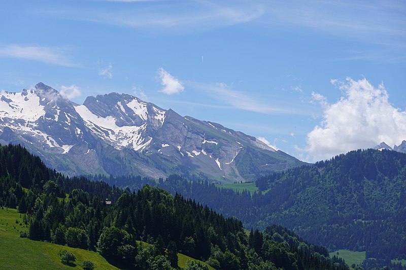 File:Aiguille de Borderan @ Le Grand-Bornand (51275280583).jpg