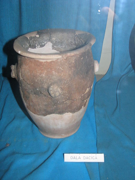 File:Aiud History Museum 2011 - Dacian Pot, Discovered in Aiud.JPG