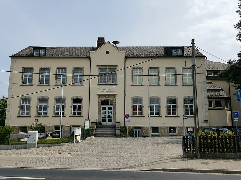 File:An der Schule 1 Ottendorf-Okrilla 2020-05-09 6.jpg