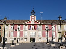 Casa consistorial en la plaza de la Constitución