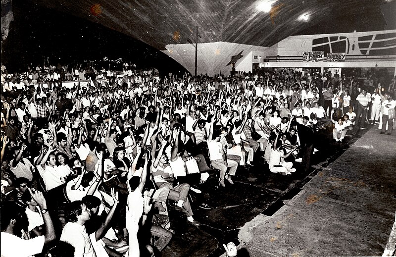 File:Assembleia de aeronautas e aeroviários, Estádio Luso-Brasileiro, Ilha do Governador - RJ, 1987.jpg