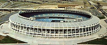 Ficheiro:Atlanta–Fulton_County_Stadium_Postcard_(1960s-70s)_(Stadium_crop).jpg