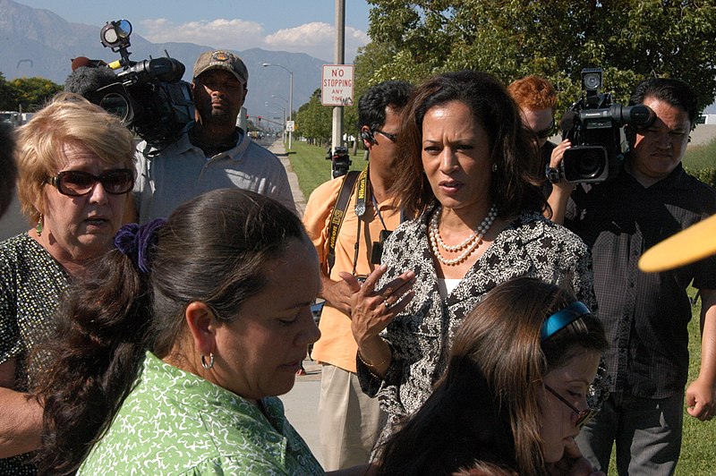 File:Attorney General meets Mira Loma residents 08.jpg