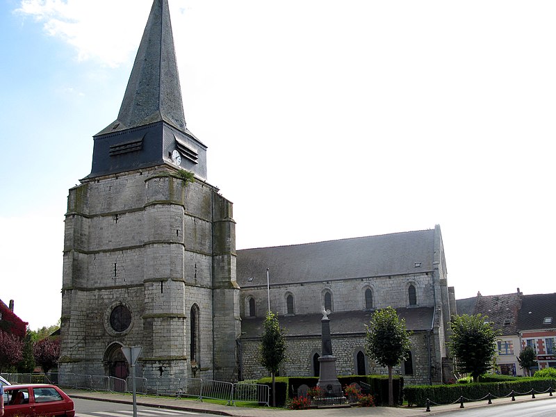 File:Aubenton église et monument-aux-morts.jpg