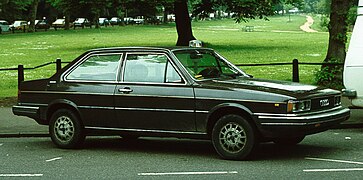 Audi 4000 de 1979, version spéciale de la 80 pour les États-Unis (optiques avant modifiés et pare-chocs plus grands)