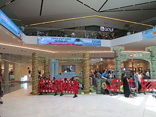 File:Azrieli mall, Ramla (2).jpg - Wikimedia Commons