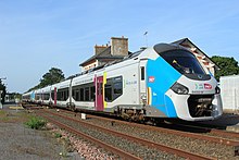 Deux autorails B 84500 repartent de la gare.