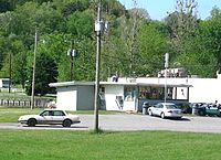 B&F Dairy Bar near trail B & F Dairy Bar in Scio, Ohio (2006-05-20).jpg