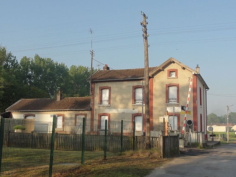 File:Balagny-sur-Thérain (60), gare de Balagny-Saint-Épin, bâtiment voyageurs, côté nord 2.JPG