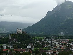 Balzers in Liechtenstein im Rheintal - panoramio.jpg