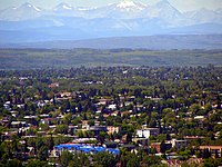 Nachbarschaft von Bankview, mit Rocky Mountains im Hintergrund