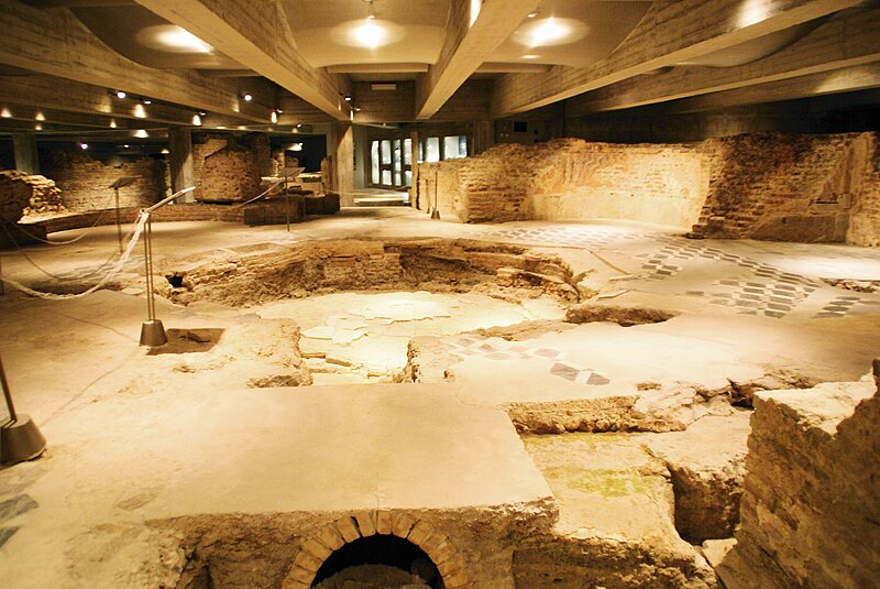 File:Baptisterium-Duomo Milano.JPG