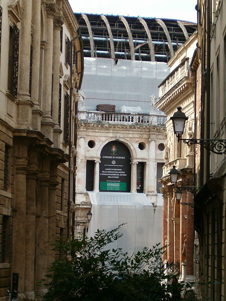 File:Basilica Palladiana ago07 lavori.jpg