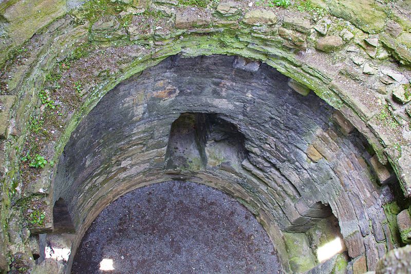 File:Beaumaris Castle 2015 038.jpg