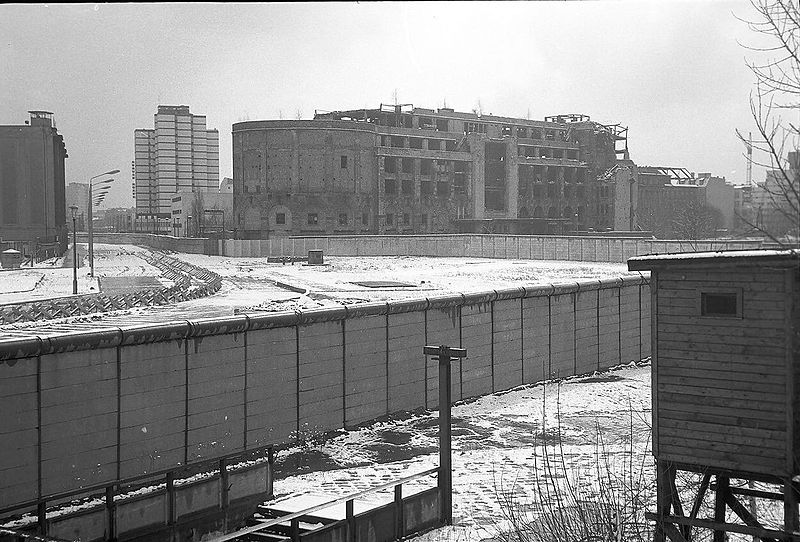 File:Berlin Potsdamer Platz 097272.jpg