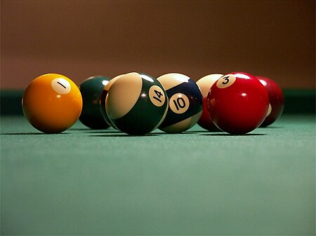 ไฟล์:Billiards balls.jpg
