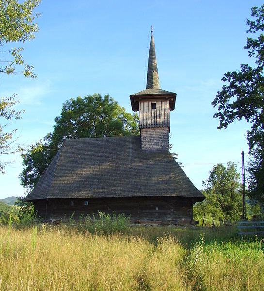 File:Biserica de lemn din Lunca Motilor (3).jpg