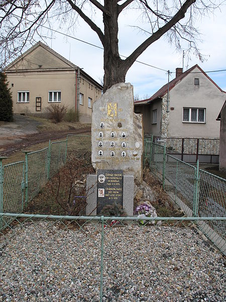 File:Bohouňovice I, pomník padlým.JPG