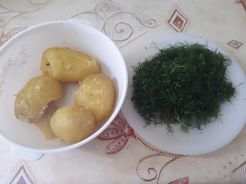 File:Boiled potatoes with fennel - preparation.jpg