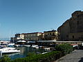 Un aperçu de la marina du Borgo Marinari