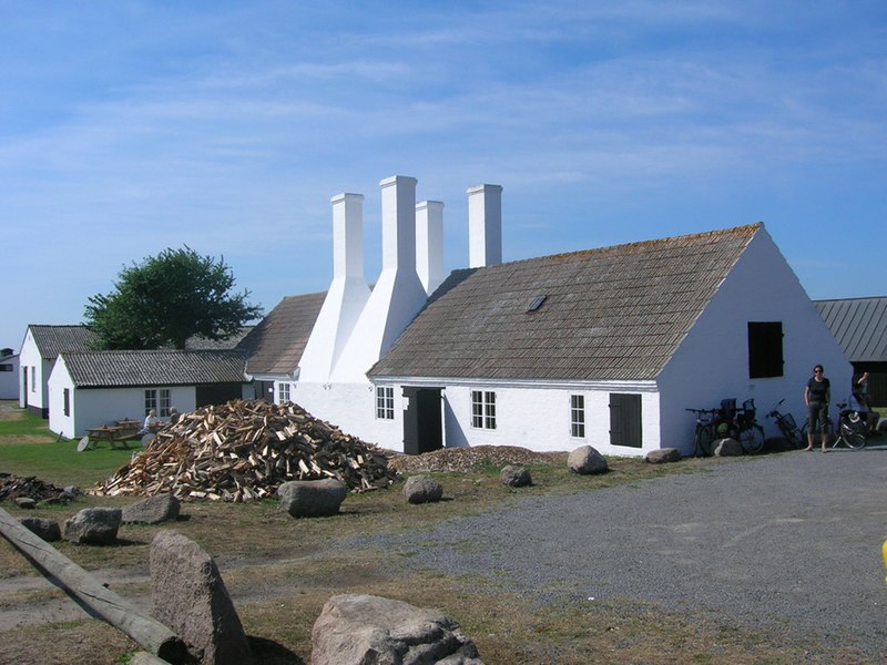 File:Bornholm-smokehouse in Hasle.jpg