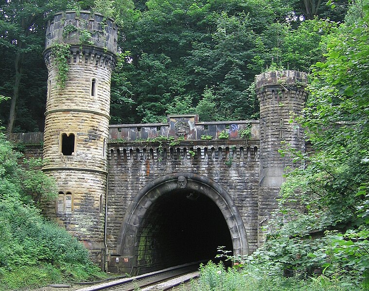 File:Bramhope Tunnel north portal 1b.jpg