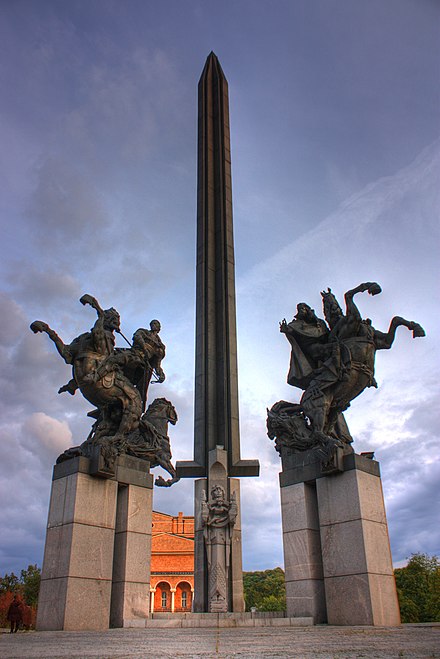 pomnik Asenowiczów w Wielkim Tyrnowie rzeźbiarza prof. Kruma Damianowa
