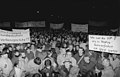 Bundesarchiv Bild 183-1990-0111-047, Berlin, Demonstration vor Palast der Republik.jpg