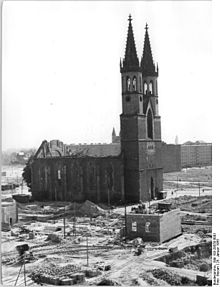 Die St.-Ulrich-und-Levin-Kirche, kurz Ulrichskirche 220px-Bundesarchiv_Bild_183-28550-0001%2C_Magdeburg%2C_Ulrichskirche%2C_Ruine