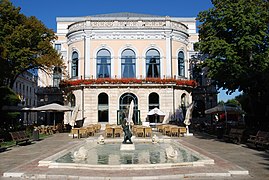 Teatro Principal desde el Paseo del Espolón