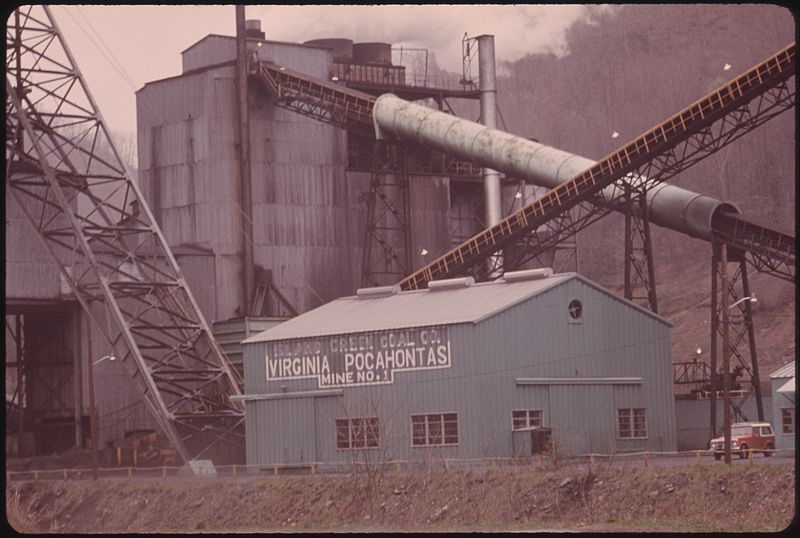 File:CLEANING PLANT AT VIRGINIA-POCAHONTAS COAL COMPANY MINE ^1 NEAR RICHLANDS, VIRGINIA. CONVEYORS TAKE THE COAL FROM A... - NARA - 556404.jpg