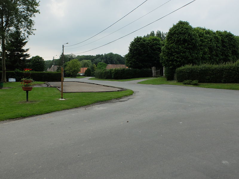 File:Campigneulles-les-Grandes - Place verte.JPG