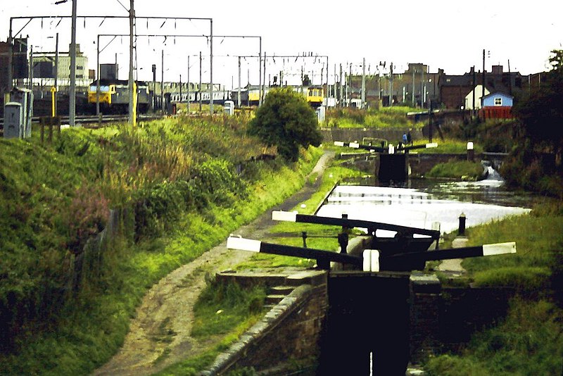 File:Canals and railways, Wolverhampton - geograph.org.uk - 1718425.jpg