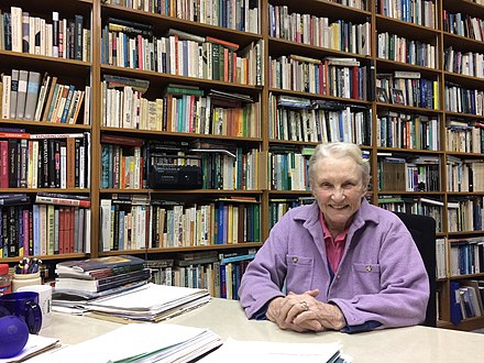 Carolyn Merchant (Rochester, 12 de julio de 1936) es una ecofeminista, filósofa e historiadora de la ciencia estadounidense,1​ más conocida por su teoría (y por el libro del mismo título) La muerte de la naturaleza; mujeres, ecología y revolución científica