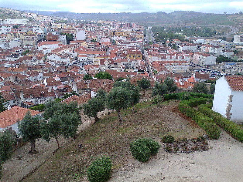 File:Castelo medieval de Torres Vedras 18.jpg