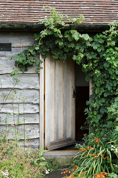 File:Castle Richborough Fort visitor centre door Richborough Kent England.jpg