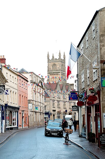 How to get to Cirencester with public transport- About the place