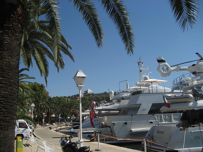 File:Cavtat Yachting.JPG