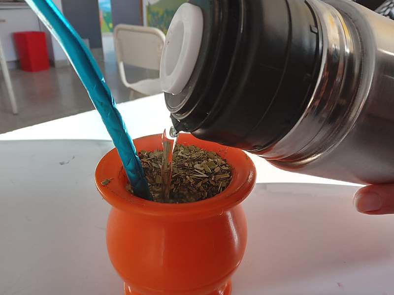 File:Cebando mate.jpg