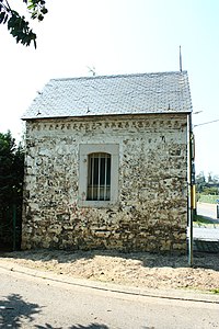 Français : La Chapelle Notre-Dame de Bon Secours située à Hermalle-sous-Argenteau, dans la province de Liège, en Belgique. Monument classé n°62108-CLT-0019-01.