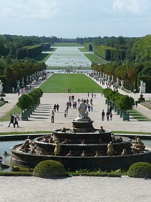 Le Grand Canal vu des jardins.