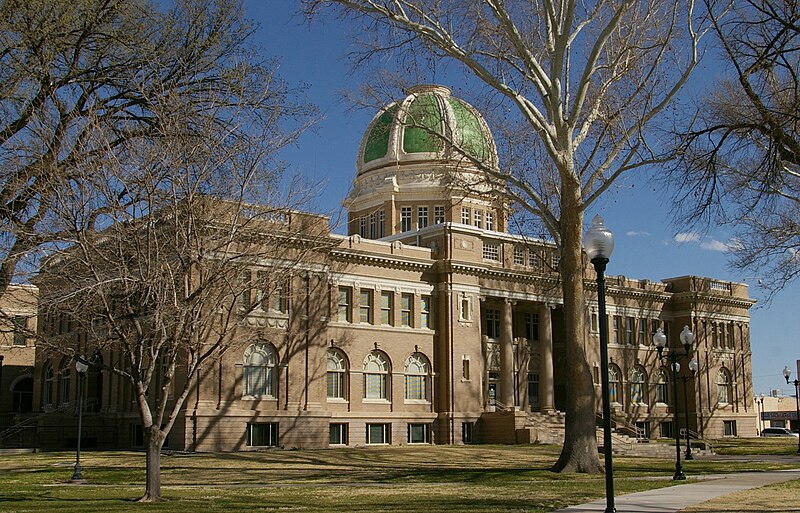 File:Chaves County Courthouse.jpg