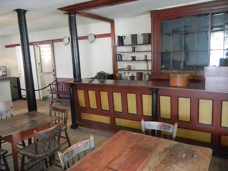 File:Chimney point historic tavern interior.jpg