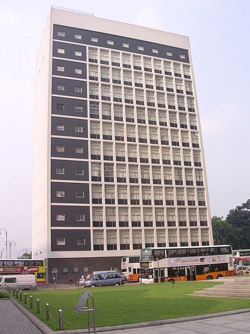 City Hall High Block south façade, viewed from Statue Square in 2004.