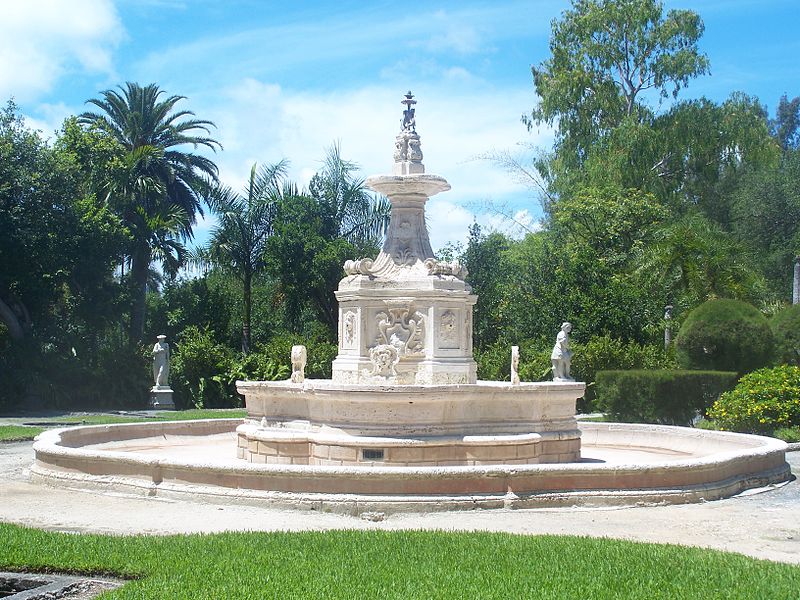 File:Coco Grove FL Vizcaya fntn01d.jpg